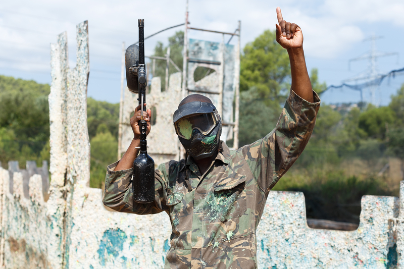 How to Shoot a Paintball Gun 
